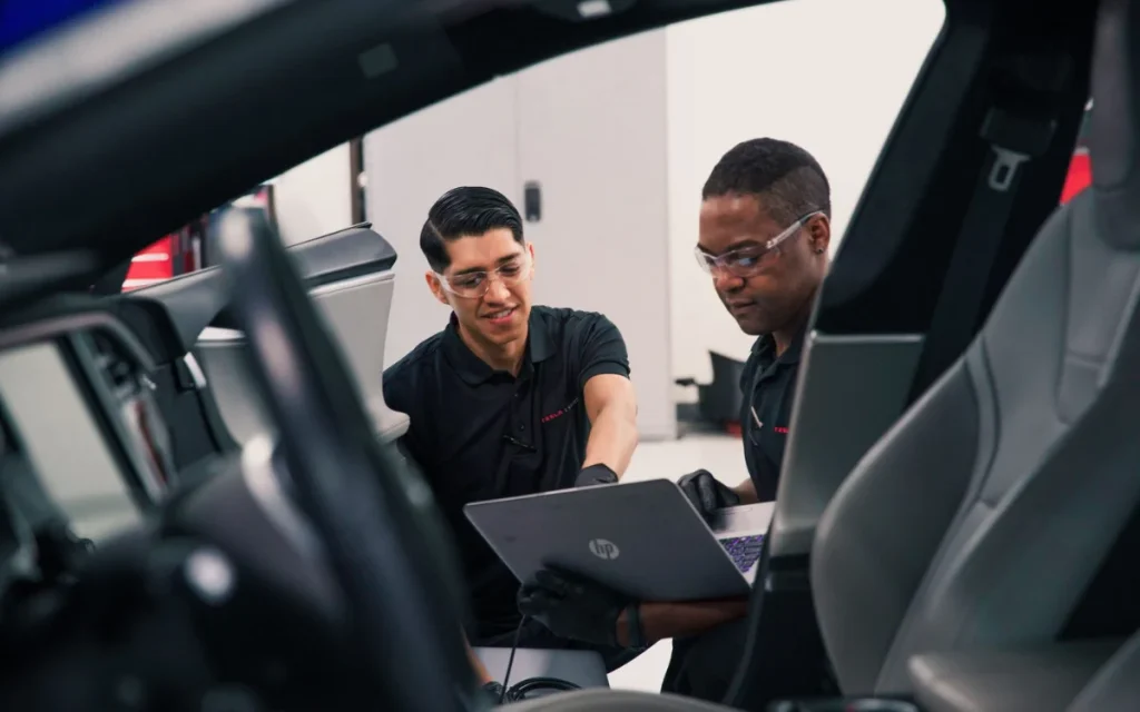 Tesla will now pause Full Self Driving and Premium Connectivity subscriptions during service, letting owners keep the full 30 days they paid for