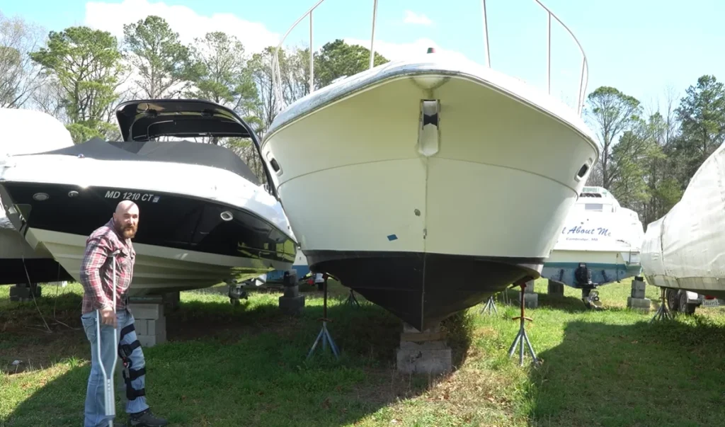 Man arrives to pick up free boat from Facebook Marketplace but finds a full sized abandoned yacht instead