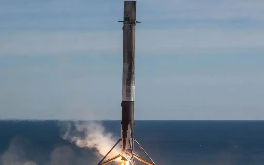 Falcon 9 rocket launched captured from plane cockpit