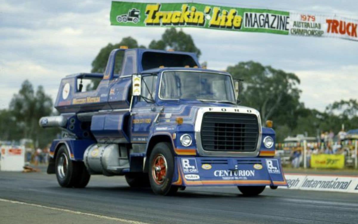 Father and son created a jet-powered truck in order to break record