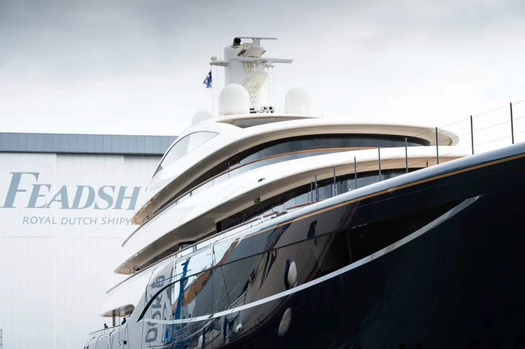 Philadelphia billionaire Stephen Schwarzman who manages $1,200,000,000,000 has bought a $400,000,000 superyacht so large the crew look like ants