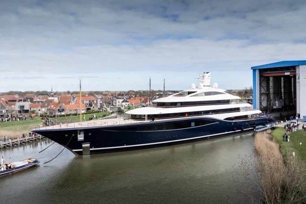 Philadelphia billionaire Stephen Schwarzman who manages $1,200,000,000,000 has bought a $400,000,000 superyacht so large the crew look like ants