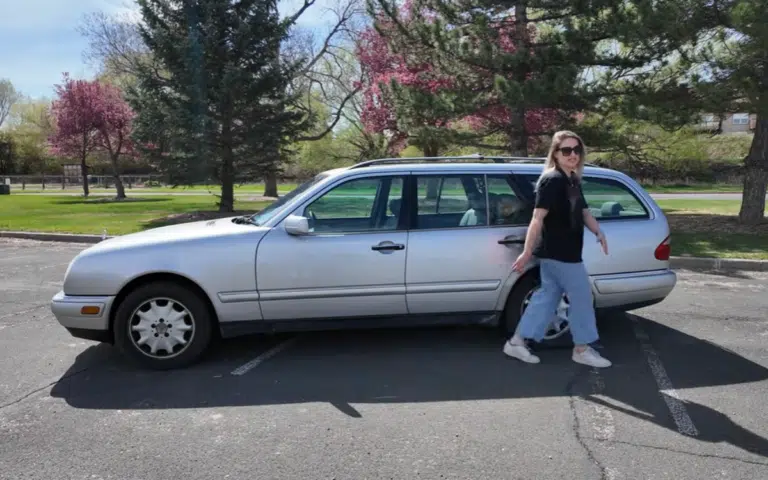 Texas woman bought a 542k mile Mercedes Wagon and immediately disaster struck