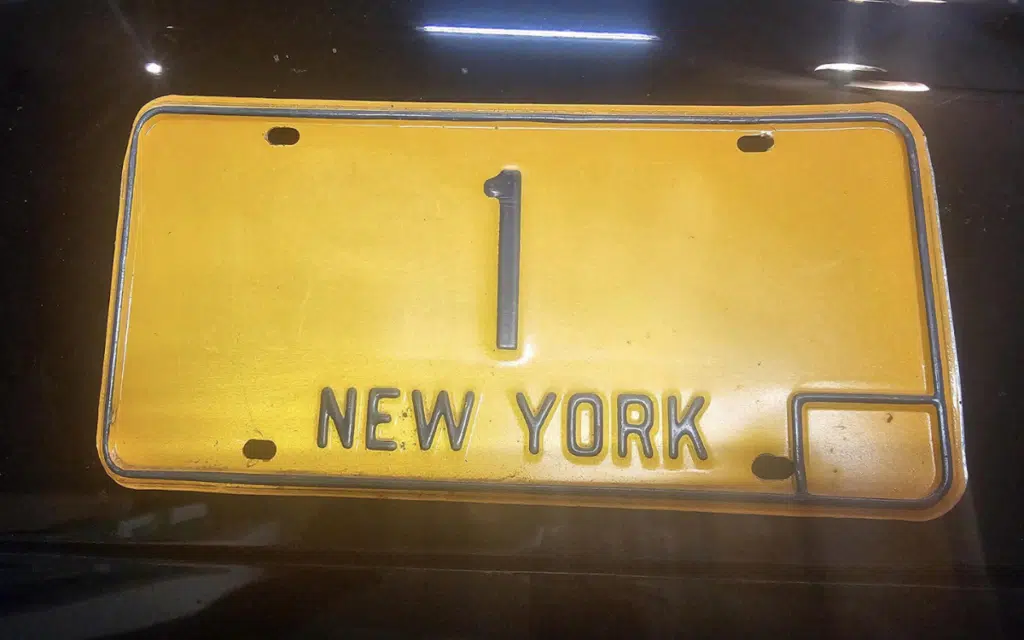 American finds New York license plate in his dad's collection after he passes away that could be incredibly valuable