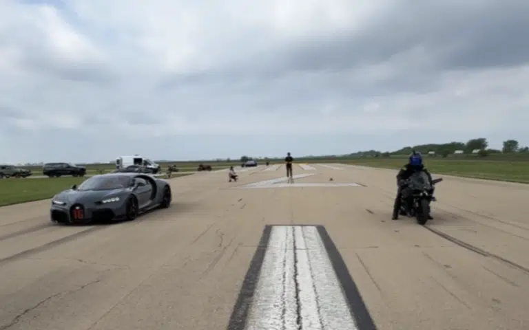 Illinois crew drag race world’s fastest car (Bugatti) vs fastest motorcycle (Kawasaki) - incredibly close