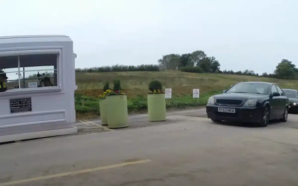 UK man set up his own toll road without planning permission and it attracted 100,000 vehicles in days