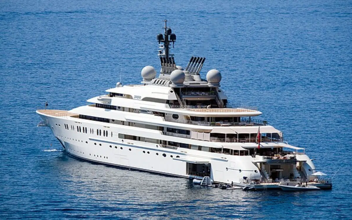 12-year-old Prince George allegedly asked a $450 million superyacht to change course to grab a McDonald’s