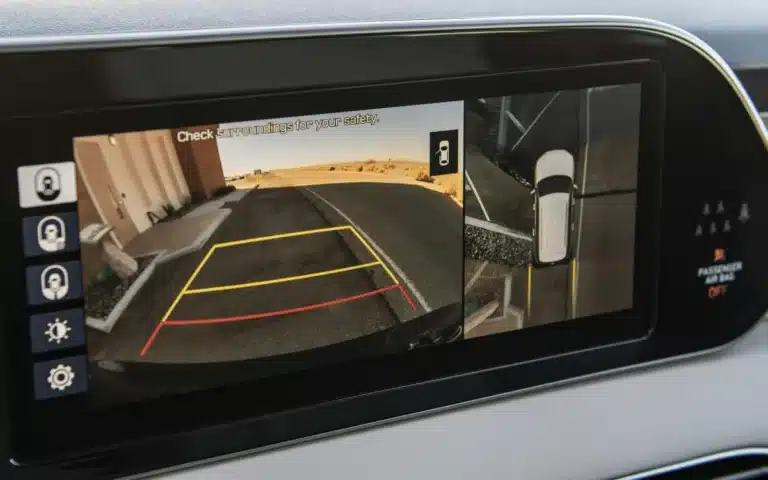This is how to properly use the colored lines on your rear-view camera to parallel park like a pro