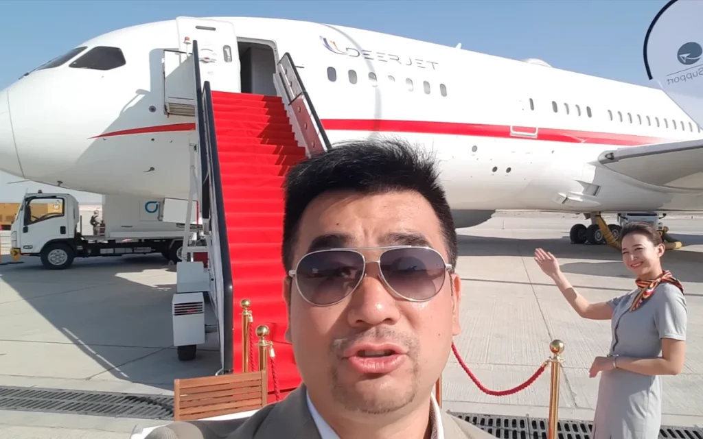 Man shows what it's like inside world's only privately owned BBJ Dreamliner and it's too nice to take your eyes off