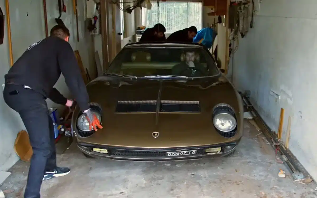Man casually keeps Lamborghini Miura he bought for K in living room for 40 years, it’s now worth more than his house
