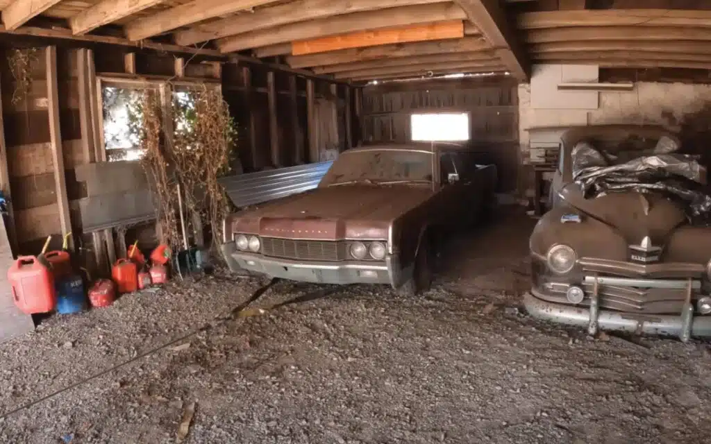 Lincoln Continental rescued as a barn find, this classic Lincoln is now undergoing vintage restoration after 45 years hidden in a Pennsylvania barn