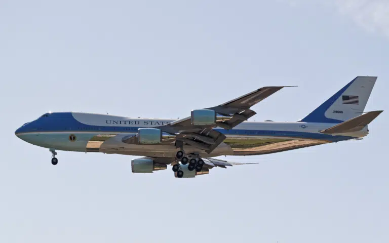 $400M Boeing given by Qatar to USA will have to be stripped of its luxury and have $1 billion spent on it
