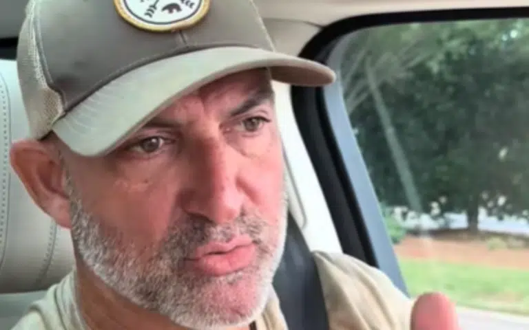 Secret service agent who spent 25 years protecting US presidents shows drivers how to escape in an emergency