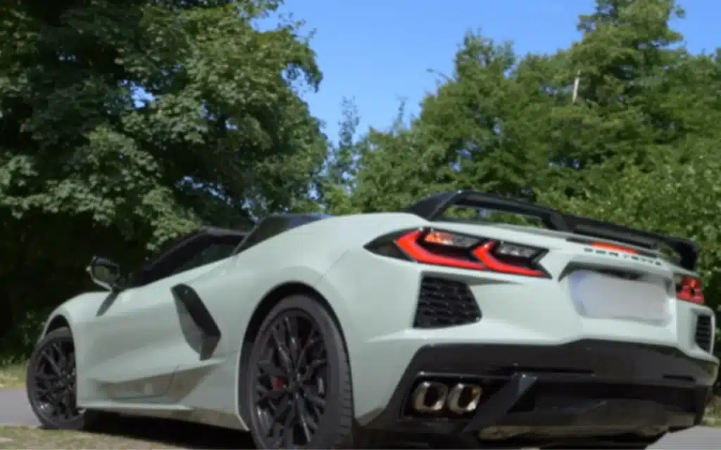Chevrolet Corvette Stingray goes full throttle on Autobahn and hits top speed legally