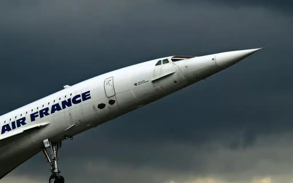The only picture ever taken of Concorde flying at Mach 2 speed