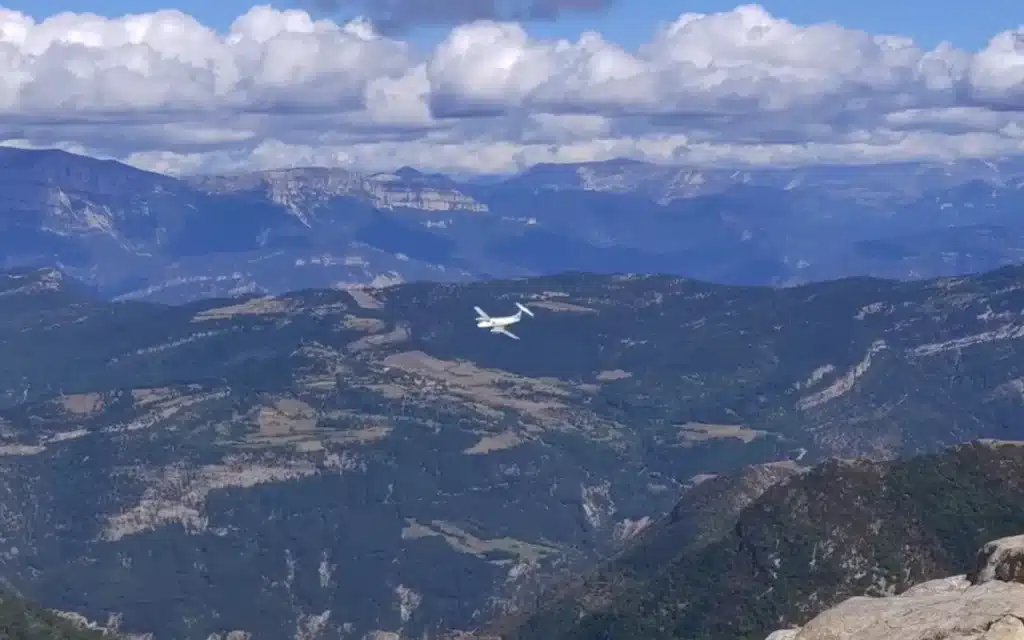 Man baffled after spotting plane zooming past him near mountains while he was hiking in valley