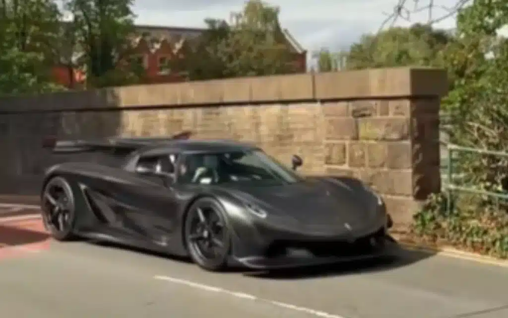 UK car spotter blown away by $13,000,000 hypercar convoy that includes beautiful Jesko