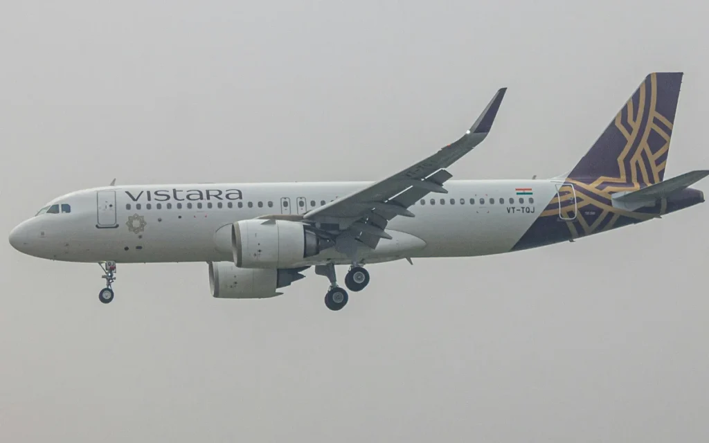 Commercial pilot reveals the real reason you can’t use the plane toilet on the ground 