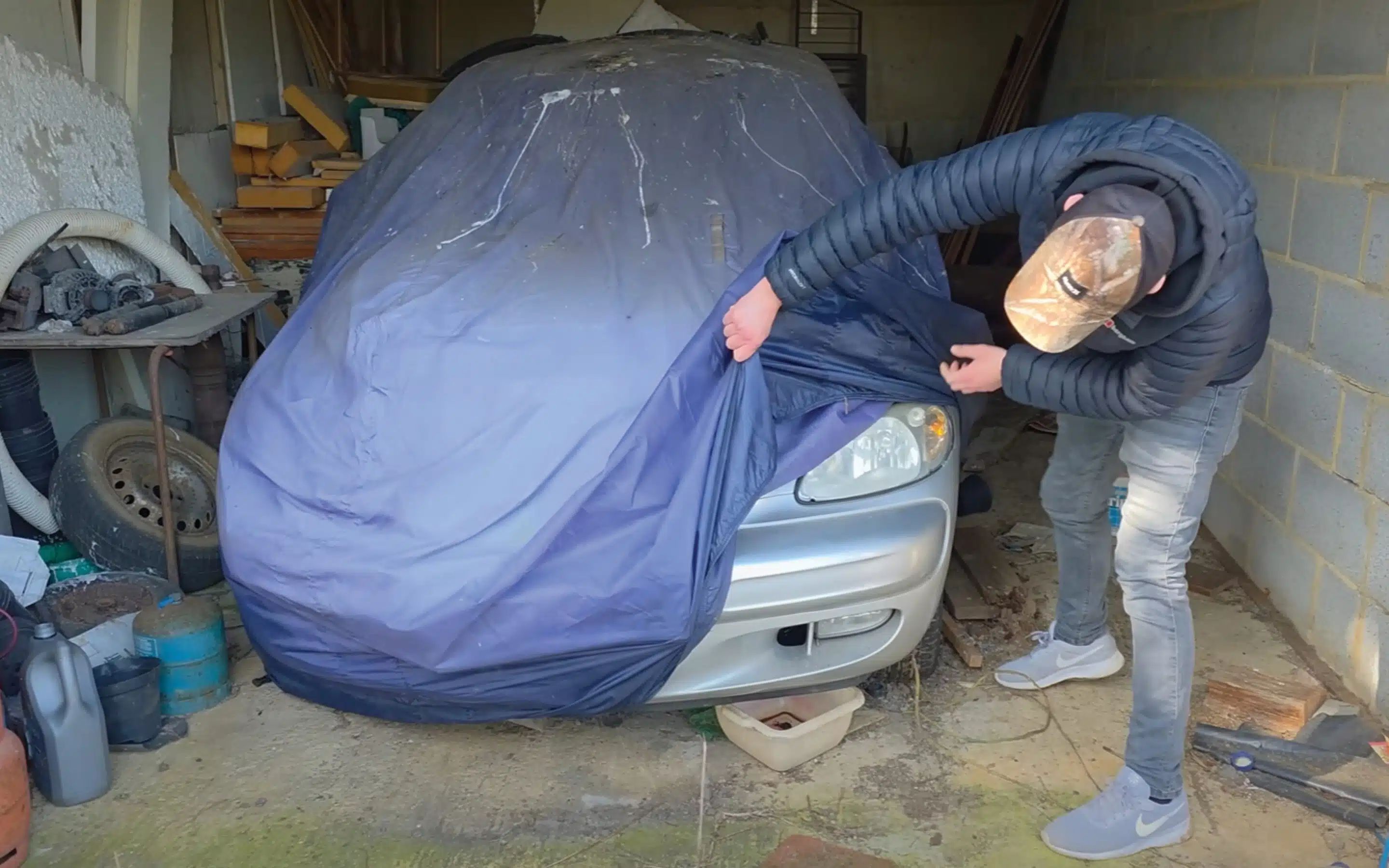 A forgotten British estate was hiding these rare sports cars for decades