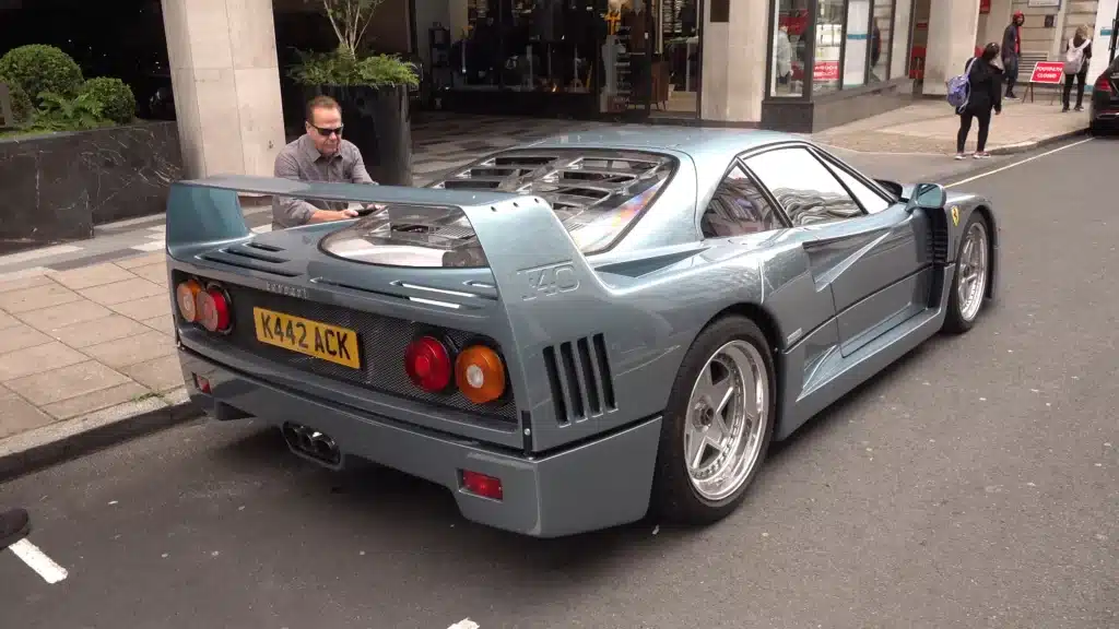 Ferrari-F40-in-Azzurro-Hyperion-was-spotted-in-London