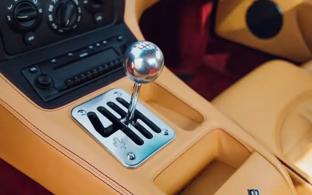 American gives simple lesson on how to drive a manual but Europeans are laughing