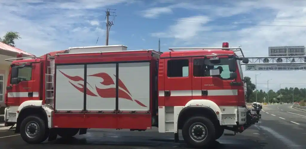 China uses an incredible double-headed fire engine worth over a million dollars