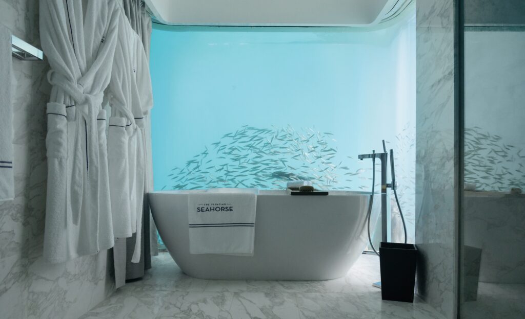 Floating Seahorse Villas - bathtub