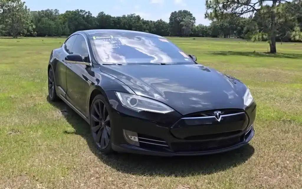 Florida-man-fixes-his-second-hand-Tesla-Model-S-with-just-6