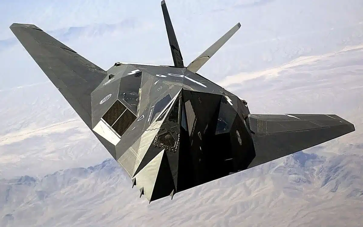 Footage of America’s most covert aircraft the F-117 Nighthawk will leave you amazed