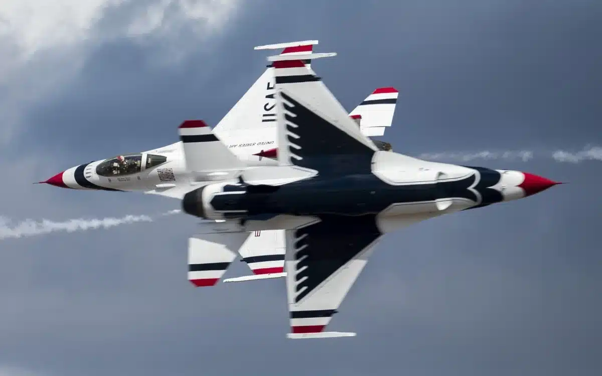 USAF Thunderbirds performing synchronized maneuvers will get your pulse racing