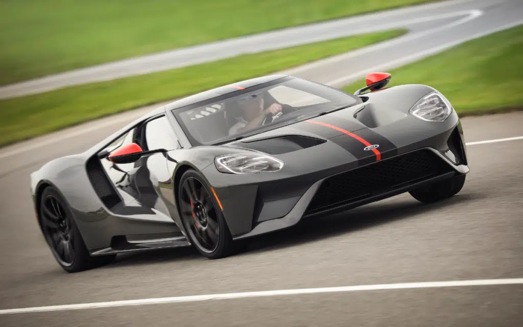 The Ford GT and the Chevrolet Corvette Z06 decided to drag race each other - with unbelievably close results.