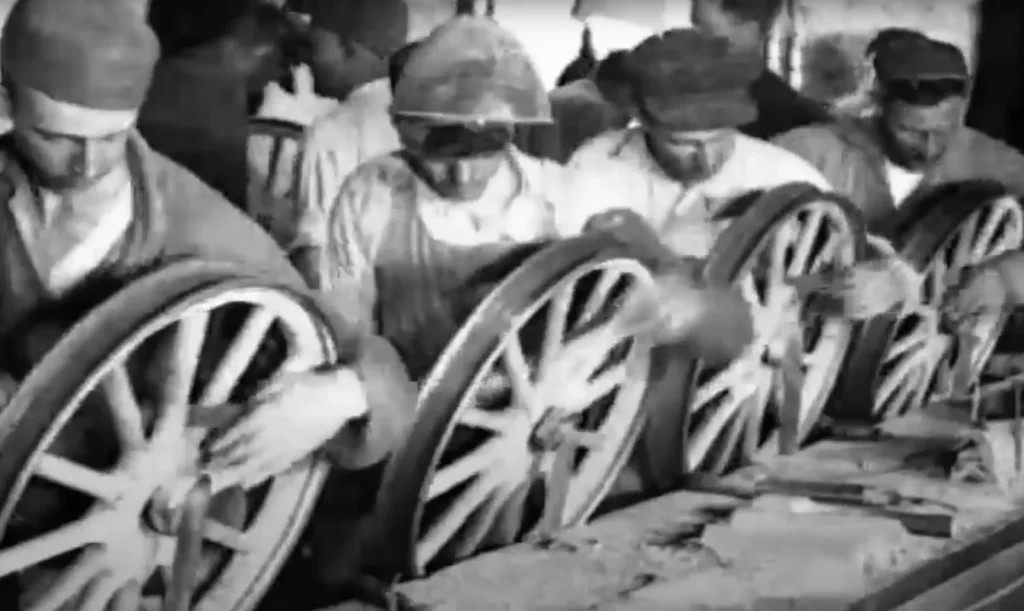 This 1918 Ford film shows the making of the Model T wheel step by step and it's fascinating