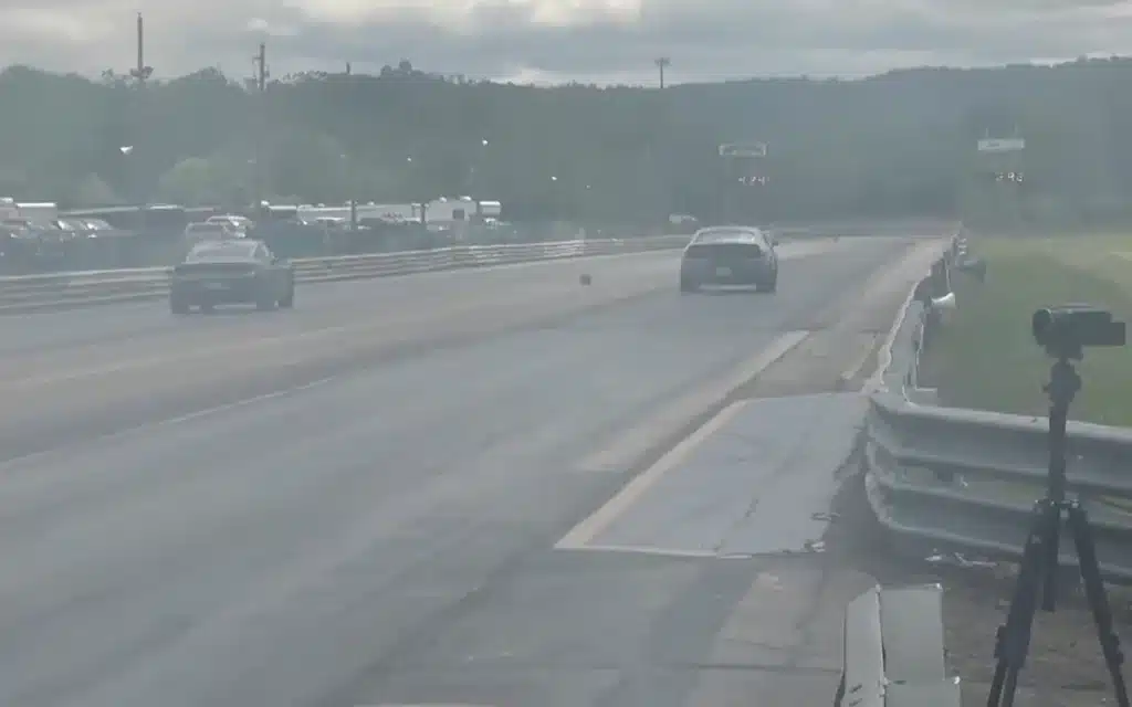In an American muscle drag race for the ages, this supercharged 2025 Ford Mustang GT took on a Dodge Challenger Hellcat, and it was a brutal embarrassment