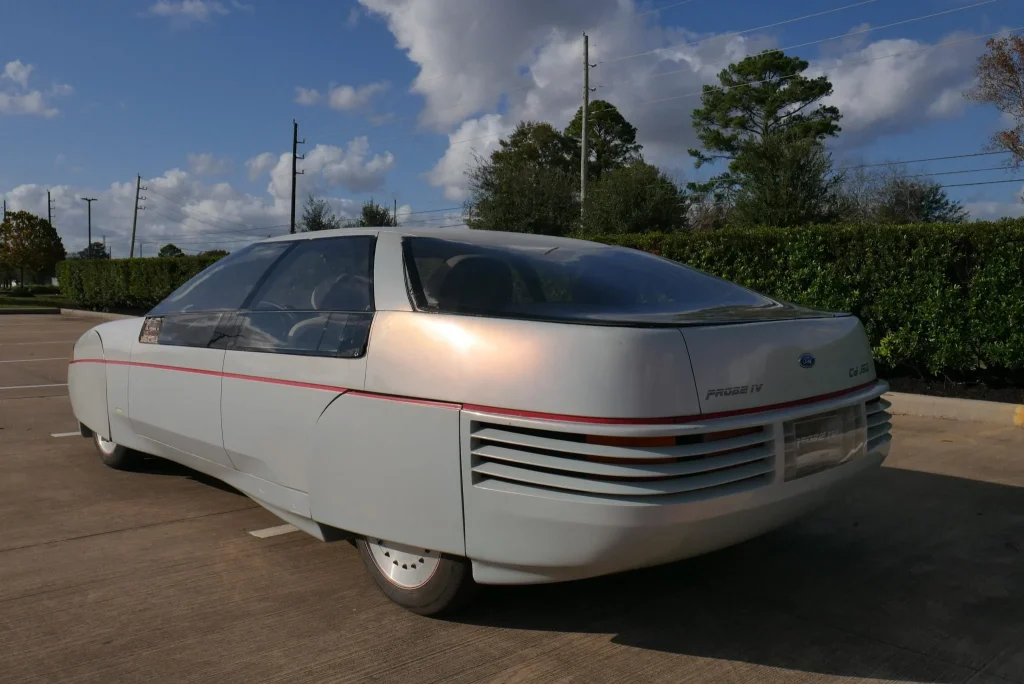 Ford created a phenomenal and advanced concept car in 1983 that spear-headed a lot of the features cars have today