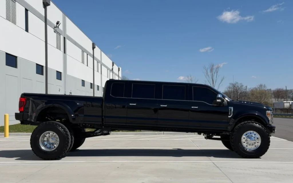 A Ford F-450 custom truck build has gone completely off the rails in the best way possible.