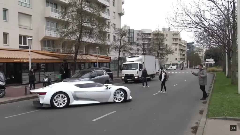 Citroen GT brings Paris toa a standstill