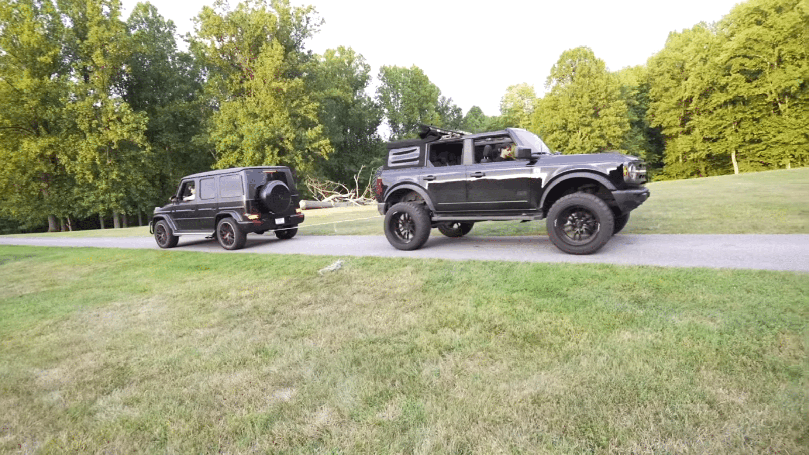 G Wagen goes up against Ford Bronco in furious tug of war