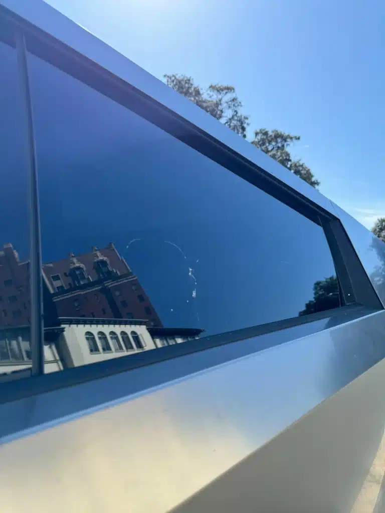 Cybertruck side mirror cracked in robbery attempt