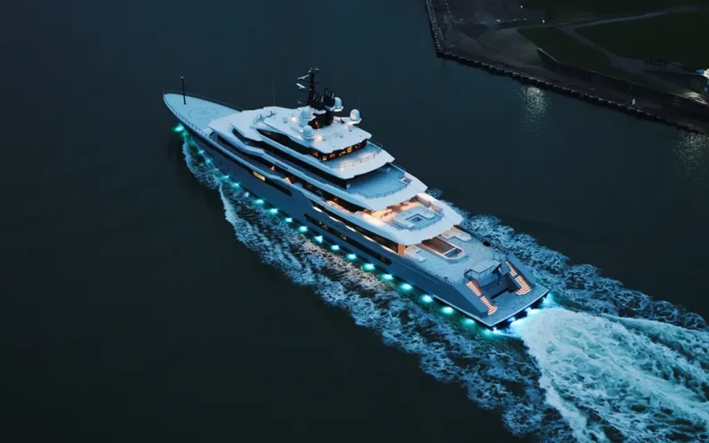 American billionaire Gabe Newell just took order of his $300,000,000 superyacht, boasting 15 gaming stations, and took over a British town on its way to the US