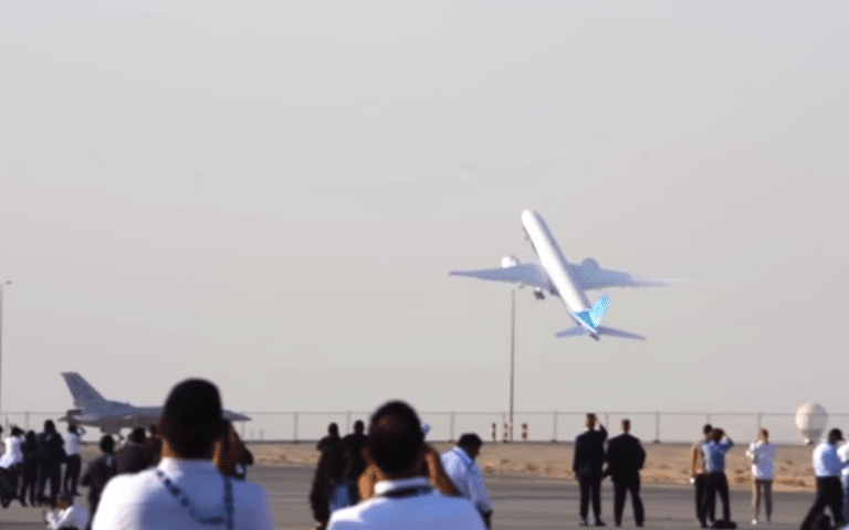 Giant Boeing 777X takes off nearly vertically in Dubai