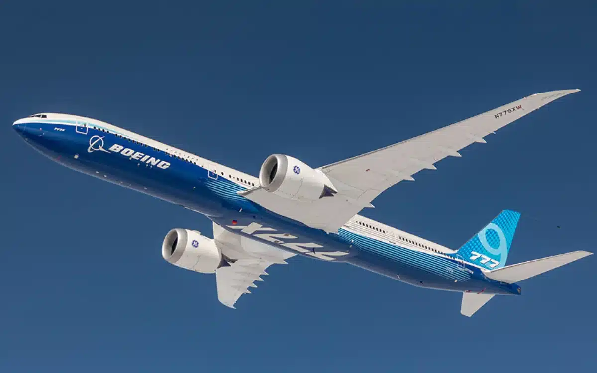 Giant Boeing 777X takes off nearly vertically in Dubai