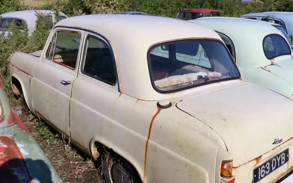 Guy took a rust bucket classic Ford and transformed it into a lethal race car