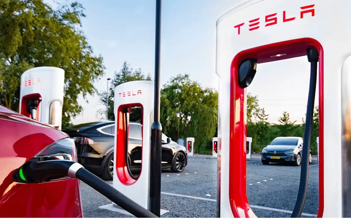 Guy used V2 and V3 Tesla Superchargers to see which was best