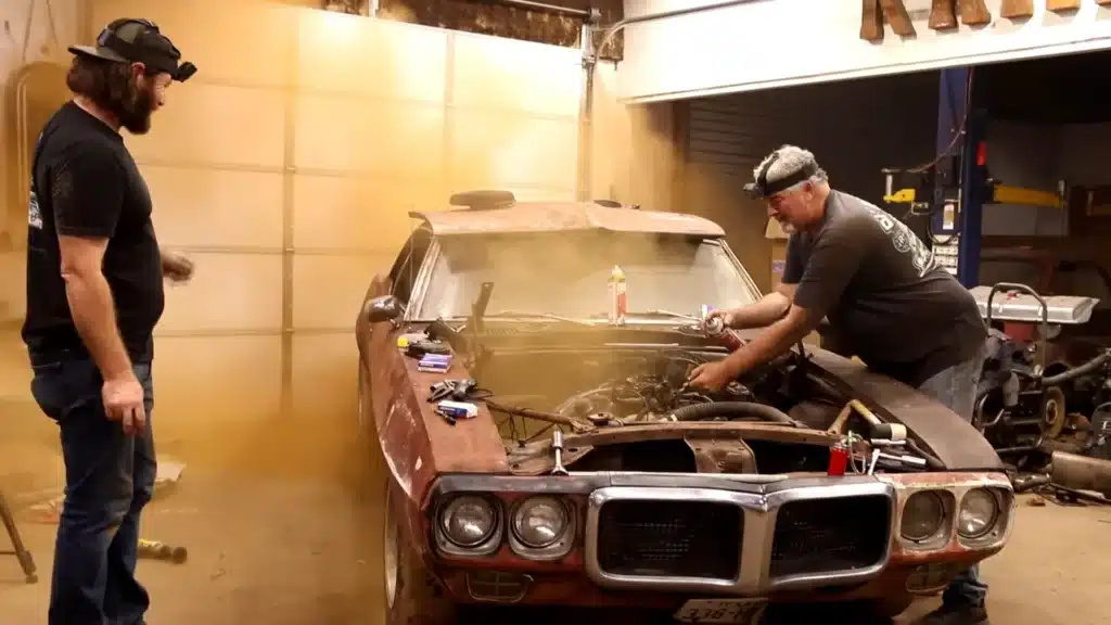 Guys-discover-abandoned-race-car-in-Texas-for-restoration