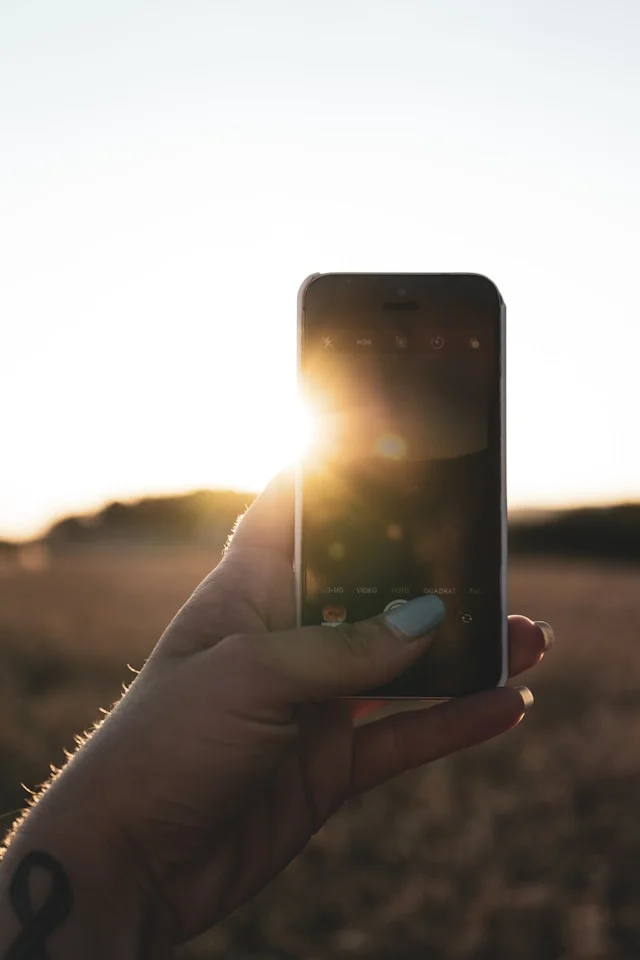 Experts warn the unexpected damage to phones and laptops that hot temperatures can cause and how to protect against it