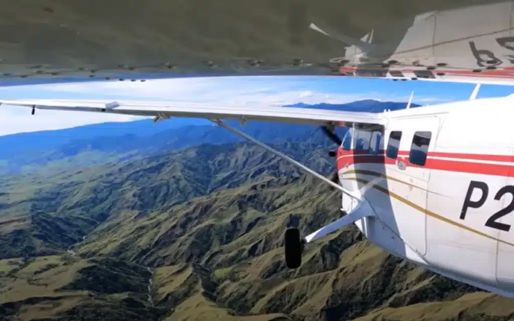 14 of the most incredible plane landings ever caught on camera