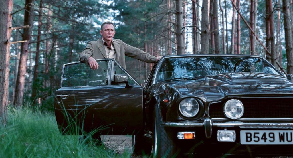 Hollywood cars - Daniel Craig as James Bond with the Aston Martin V8 Vantage