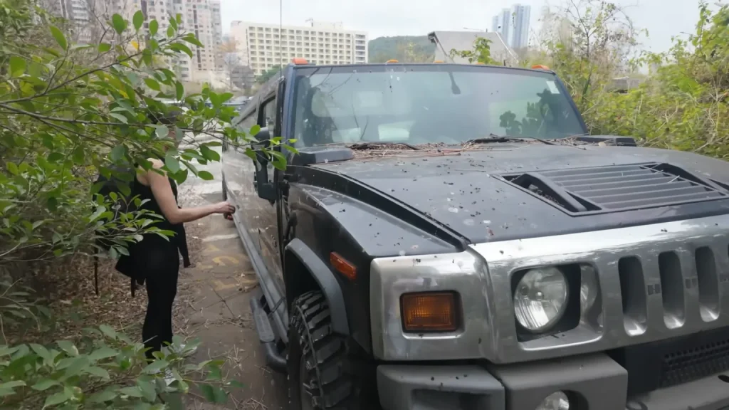 Man exploring abandoned 5-star hotel discovers three mysterious $500,000 Rolls-Royces just sitting there