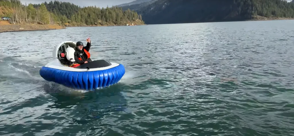American discovers a wrecked 1989 hovercraft that's been abandoned 20 years and gets to work making it airborne again