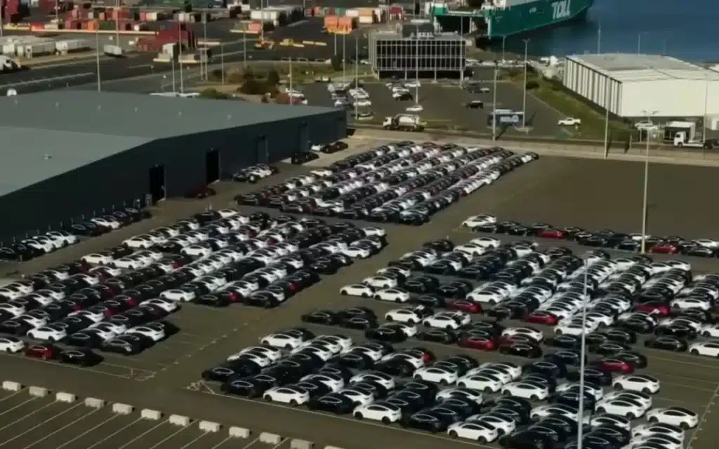 Hundreds-of-Tesla-EVs-are-abandoned-at-a-port